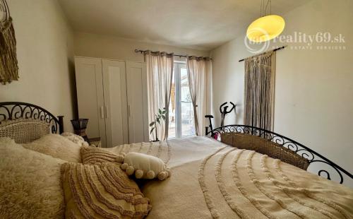 BRZOTÍN - MODERNE ZREKONŠTRUOVANÝ 4 IZBOVÝ GAZDOVSKÝ DOM