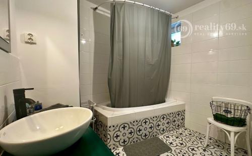 BRZOTÍN - MODERNE ZREKONŠTRUOVANÝ 4 IZBOVÝ GAZDOVSKÝ DOM