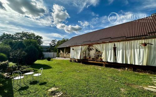 BRZOTÍN - MODERNE ZREKONŠTRUOVANÝ 4 IZBOVÝ GAZDOVSKÝ DOM