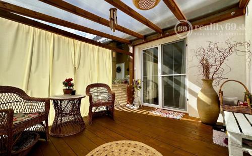 BRZOTÍN - MODERNE ZREKONŠTRUOVANÝ 4 IZBOVÝ GAZDOVSKÝ DOM