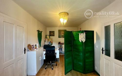 BRZOTÍN - MODERNE ZREKONŠTRUOVANÝ 4 IZBOVÝ GAZDOVSKÝ DOM