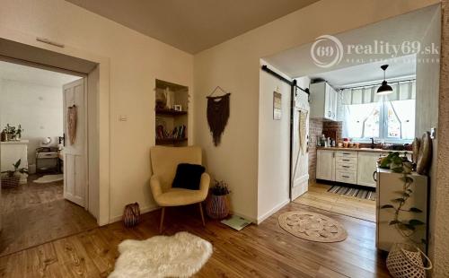 BRZOTÍN - MODERNE ZREKONŠTRUOVANÝ 4 IZBOVÝ GAZDOVSKÝ DOM