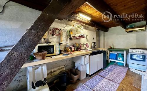 BRZOTÍN - MODERNE ZREKONŠTRUOVANÝ 4 IZBOVÝ GAZDOVSKÝ DOM