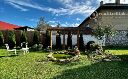 BRZOTÍN - MODERNE ZREKONŠTRUOVANÝ 4 IZBOVÝ GAZDOVSKÝ DOM