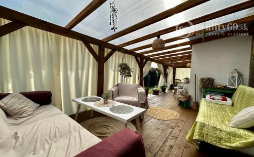 BRZOTÍN - MODERNE ZREKONŠTRUOVANÝ 4 IZBOVÝ GAZDOVSKÝ DOM