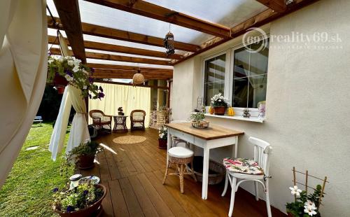 BRZOTÍN - MODERNE ZREKONŠTRUOVANÝ 4 IZBOVÝ GAZDOVSKÝ DOM