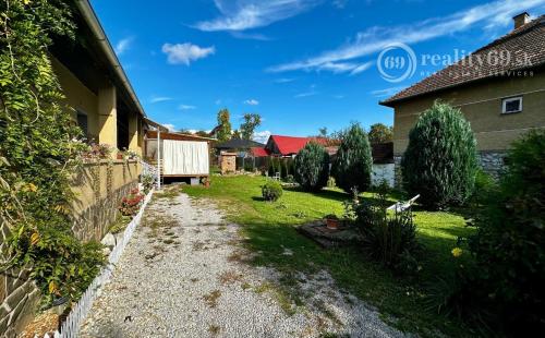 BRZOTÍN - MODERNE ZREKONŠTRUOVANÝ 4 IZBOVÝ GAZDOVSKÝ DOM