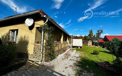 BRZOTÍN - MODERNE ZREKONŠTRUOVANÝ 4 IZBOVÝ GAZDOVSKÝ DOM