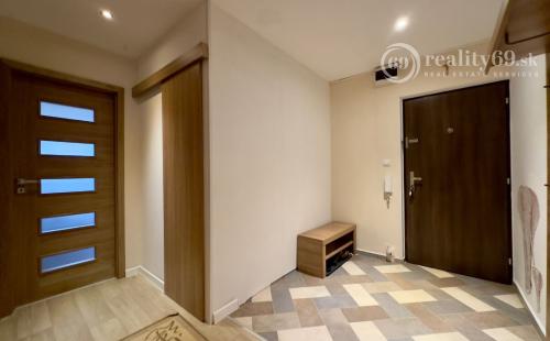 REZERVOVANÉ - NOVÁ CENA - FURČA - BUZULUCKÁ PEKNÝ 3 IZBOVÝ BYT PO REKONŠTRUKCII 69 M2,  LODŽIA.