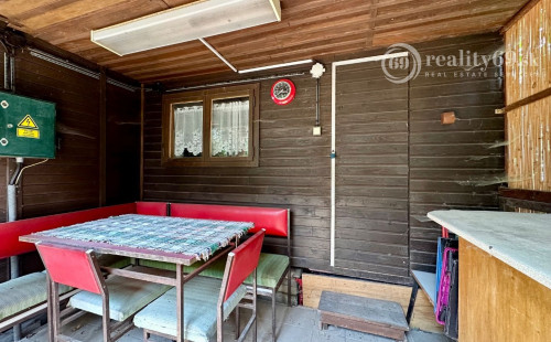 VYŠNÁ HUTKA -  DREVENÁ CHATA S KUCHYNKOU, TERASA, SKLAD, UPRAVENÝ POZEMOK.