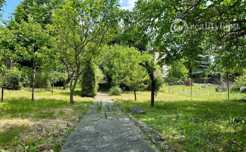 VYŠNÁ HUTKA -  DREVENÁ CHATA S KUCHYNKOU, TERASA, SKLAD, UPRAVENÝ POZEMOK.