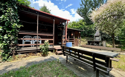 VYŠNÁ HUTKA -  DREVENÁ CHATA S KUCHYNKOU, TERASA, SKLAD, UPRAVENÝ POZEMOK.