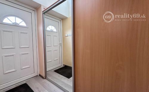 JUH - BLESKOVÁ POSCHODOVÝ RDV TOP LOKALITE BÝVANIE - PODNIKANIE.