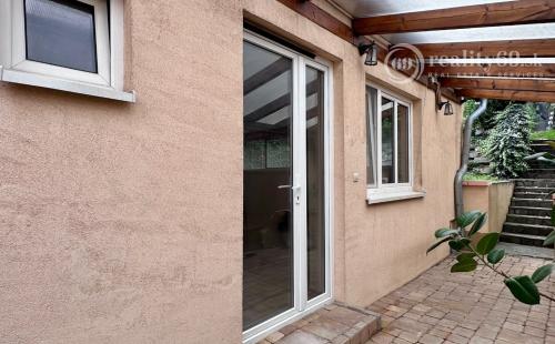 JUH - BLESKOVÁ POSCHODOVÝ RDV TOP LOKALITE BÝVANIE - PODNIKANIE.