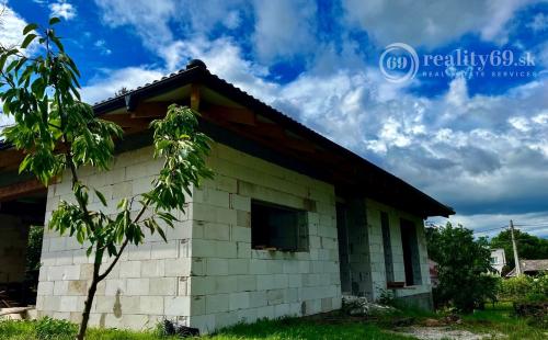 ĎURKOV - EXKLUZÍVNY 4 IZBOVÝ BUNGALOV V PEKNOM PROSTREDÍ.