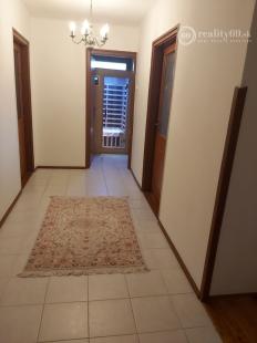 MAĎARSKO - SÁTORALJAÚJHELY - LUXUSNÝ RODINNÝ DOM 3 KM OD SLOVENSKA