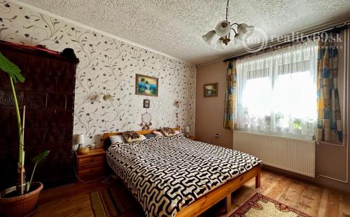 MAĎARSKO - SZOGLIGET PEKNÝ ZREKONŠTRUOVANÝ RD V TOP LOKALITE S TERASOU A GARÁŽOU