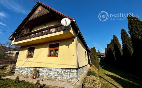 MAĎARSKO - SZOGLIGET PEKNÝ ZREKONŠTRUOVANÝ RD V TOP LOKALITE S TERASOU A GARÁŽOU