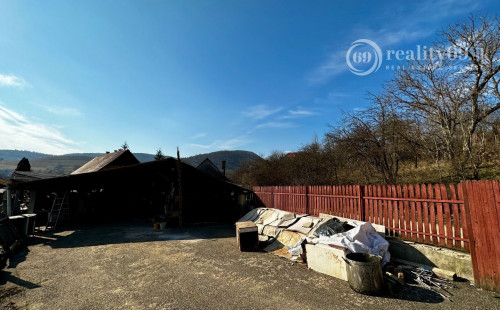 MAĎARSKO - SZOGLIGET PEKNÝ ZREKONŠTRUOVANÝ RD V TOP LOKALITE S TERASOU A GARÁŽOU