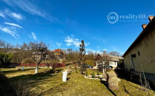MAĎARSKO - SZOGLIGET PEKNÝ ZREKONŠTRUOVANÝ RD V TOP LOKALITE S TERASOU A GARÁŽOU
