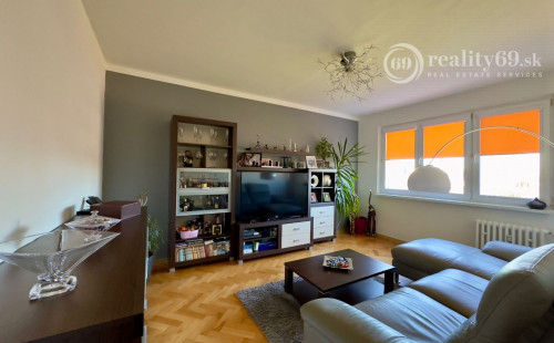 TERASA - SOKOLOVSKÁ PEKNÝ 3 IZBOVÝ BYT PO REKONŠTRUKCII 65 M2, ZASKLENNÁ LODŽIA.