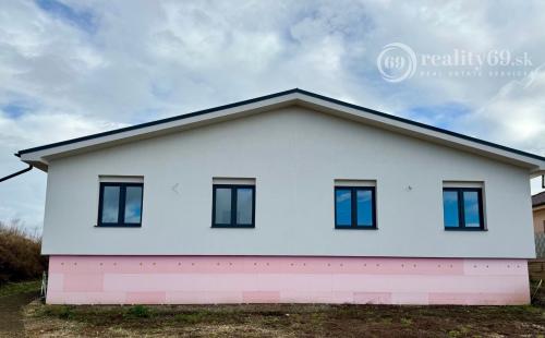 BELŽA - HOLODOM - KVALITNÁ  NOVOSTAVBA 4 IZBOVÉHO RD.