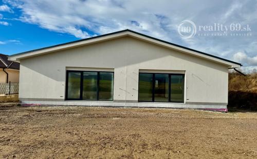 BELŽA - HOLODOM - KVALITNÁ  NOVOSTAVBA 4 IZBOVÉHO RD.