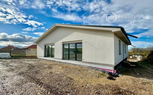 BELŽA - HOLODOM - KVALITNÁ  NOVOSTAVBA 4 IZBOVÉHO RD.