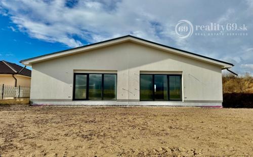 BELŽA - HOLODOM - KVALITNÁ  NOVOSTAVBA 4 IZBOVÉHO RD.