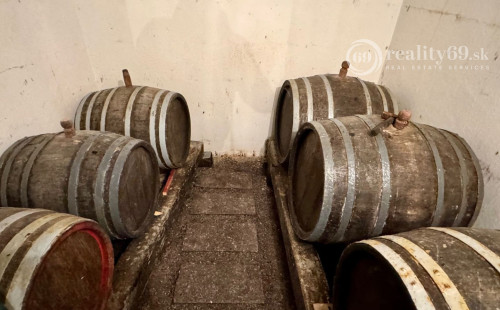 MAĎARSKO - BODVASZILAS VINNÁ PIVNICA, CHATA< S POZEMKOM 3000 M2.