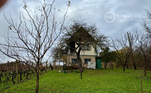 MAĎARSKO - BODVASZILAS VINNÁ PIVNICA, CHATA< S POZEMKOM 3000 M2.