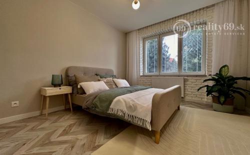 SEVER -  HLINKOVA - 4 IZBOVÝ LUXUSNÝ MODERNÝ BYT 83 M2 V TOP LOKALITE