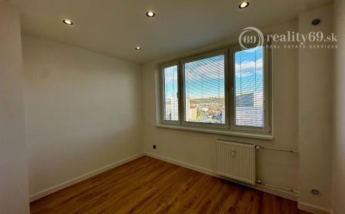 NOVÁ CENA - JUH - JANTÁROVÁ - 1.5 IZBOVÝ SUPER MODERNÝ BYT 35 M2, 1X LODŽIA, KLIMATIZÁCIA, PRÁČKA