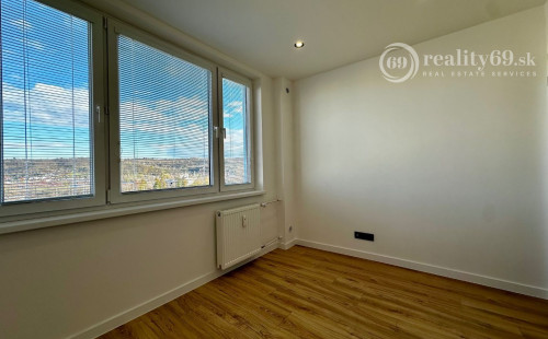 NOVÁ CENA - JUH - JANTÁROVÁ - 1.5 IZBOVÝ SUPER MODERNÝ BYT 35 M2, 1X LODŽIA, KLIMATIZÁCIA, PRÁČKA
