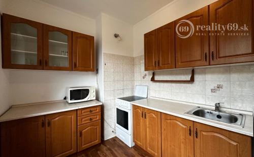 NOVÁ CENA - MOLDAVA NAD BODVOU - OSLOBODENIA 3 IZBOVÝ BYT 65 M2 VÝBORNÝ STAV.