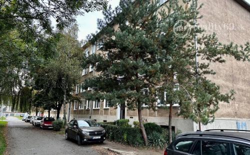 NOVÁ CENA - MOLDAVA NAD BODVOU - OSLOBODENIA 3 IZBOVÝ BYT 65 M2 VÝBORNÝ STAV.