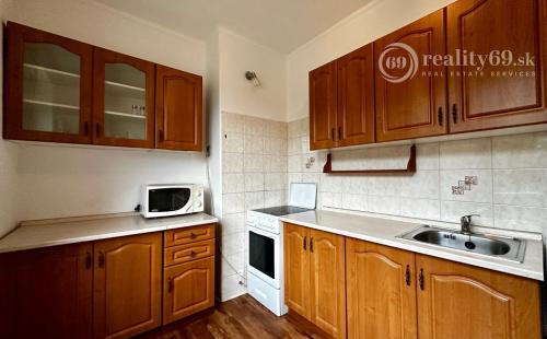 NOVÁ CENA - MOLDAVA NAD BODVOU - OSLOBODENIA 3 IZBOVÝ BYT 65 M2 VÝBORNÝ STAV.