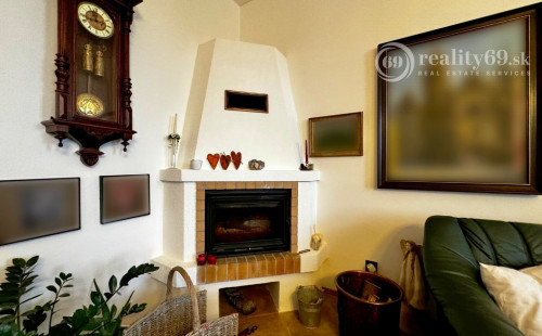 HISTORICKÉ CENTRUM MESTA - ŠTEFÁNIKOVA LUXUSNÝ BYT PRE NÁROČNÉHO KLIENTA 140 M2.