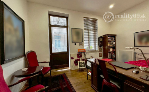 HISTORICKÉ CENTRUM MESTA - ŠTEFÁNIKOVA LUXUSNÝ BYT PRE NÁROČNÉHO KLIENTA 140 M2.