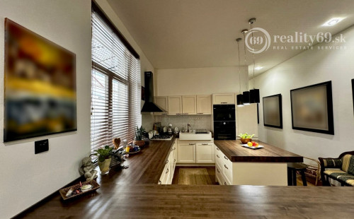 HISTORICKÉ CENTRUM MESTA - ŠTEFÁNIKOVA LUXUSNÝ BYT PRE NÁROČNÉHO KLIENTA 140 M2.