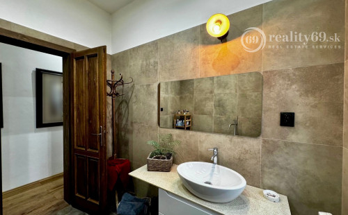 HISTORICKÉ CENTRUM MESTA - ŠTEFÁNIKOVA LUXUSNÝ BYT PRE NÁROČNÉHO KLIENTA 140 M2.