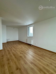 TERASA - POPRADSKÁ - 2 IZBOVÝ BYT 53 M2, TERASA 11 M2, SKLAD, PARKOVACIE MIESTO.