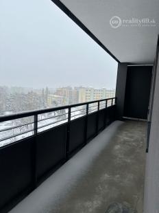 TERASA - POPRADSKÁ - 2 IZBOVÝ BYT 53 M2, TERASA 11 M2, SKLAD, PARKOVACIE MIESTO.