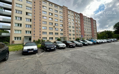 REZERVOVANÉ - TERASA - NEŠPOROVA PEKNÝ 3 IZBOVÝ BYT PO REKONŠTRUKCII 67 M2, ZASKLENNÁ LODŽIA.