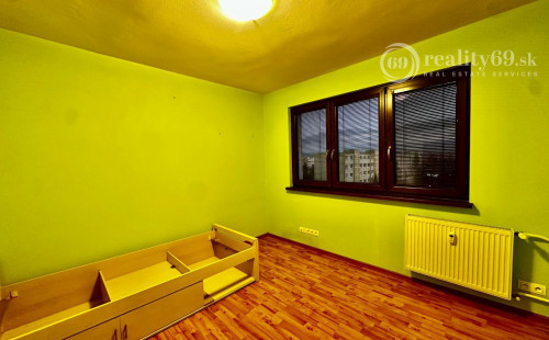 REZERVOVANÉ - TERASA - NEŠPOROVA PEKNÝ 3 IZBOVÝ BYT PO REKONŠTRUKCII 67 M2, ZASKLENNÁ LODŽIA.