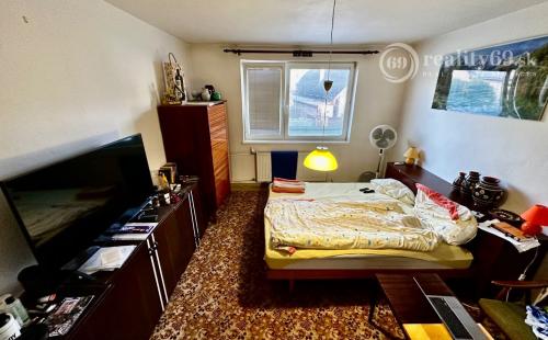 KOŠICE - KRÁSNA - VÝBORNÁ LOKALITA - DVOJGENERAČNÝ RD + GAZDOVSKÝ RD, POZEMOK 1.005 M2.