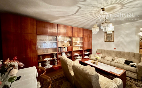 NOVÁ CENA ! - ĎURKOV - 3 IZBOVÝ RD, LETNÁ KUCHYŇA, GARÁŽ S PEKNÝM POZEMKOM 968 M2.