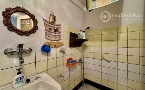 NOVÁ CENA ! - ĎURKOV - 3 IZBOVÝ RD, LETNÁ KUCHYŇA, GARÁŽ S PEKNÝM POZEMKOM 968 M2.