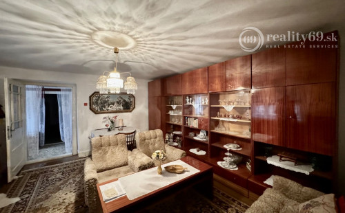 NOVÁ CENA ! - ĎURKOV - 3 IZBOVÝ RD, LETNÁ KUCHYŇA, GARÁŽ S PEKNÝM POZEMKOM 968 M2.