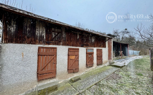 NOVÁ CENA ! - ĎURKOV - 3 IZBOVÝ RD, LETNÁ KUCHYŇA, GARÁŽ S PEKNÝM POZEMKOM 968 M2.